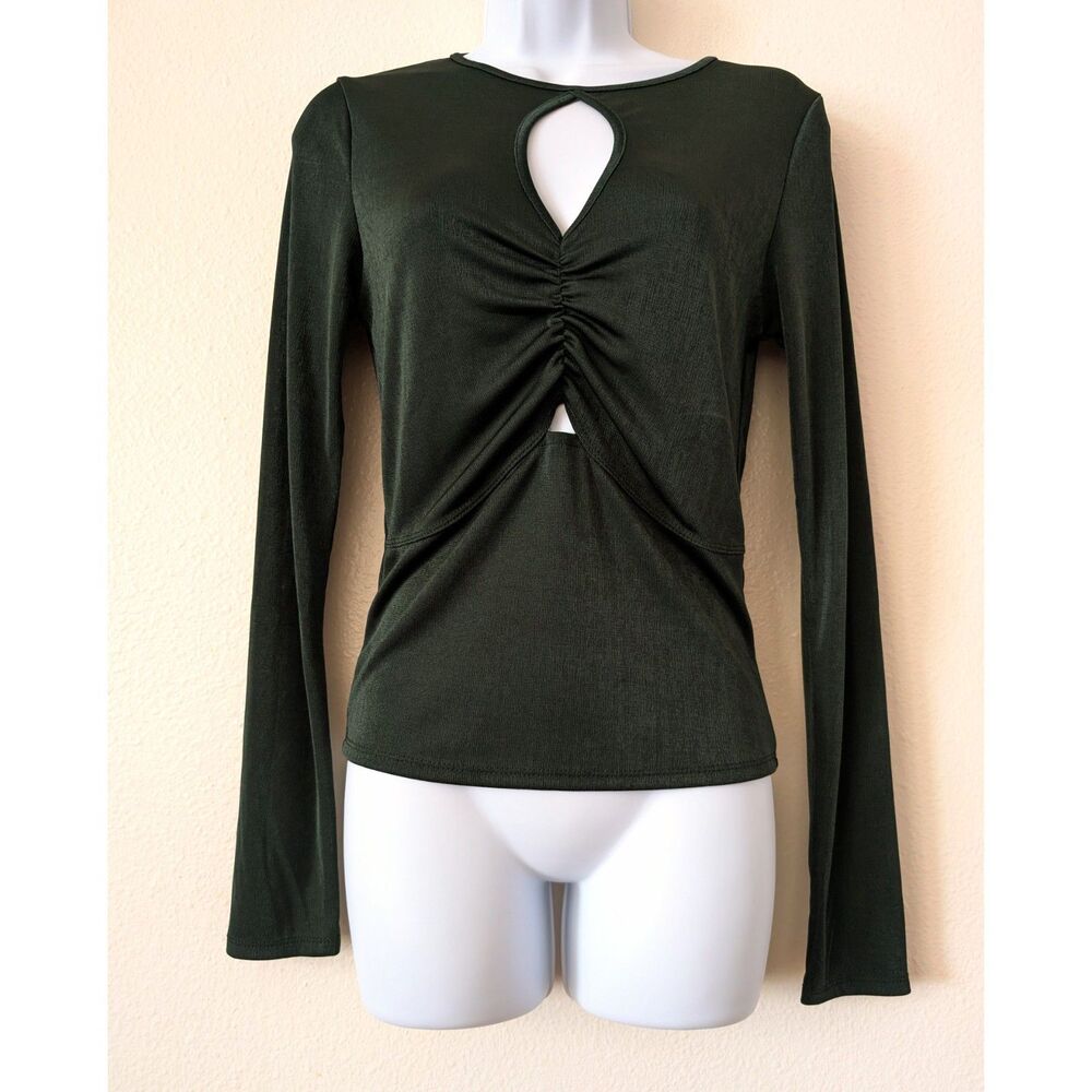 Willow & Root M Green Ruched Keyhole Long Sleeve Cutout Stretch Top